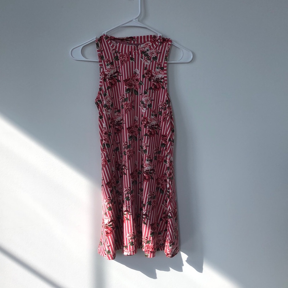 Short dress with flowers